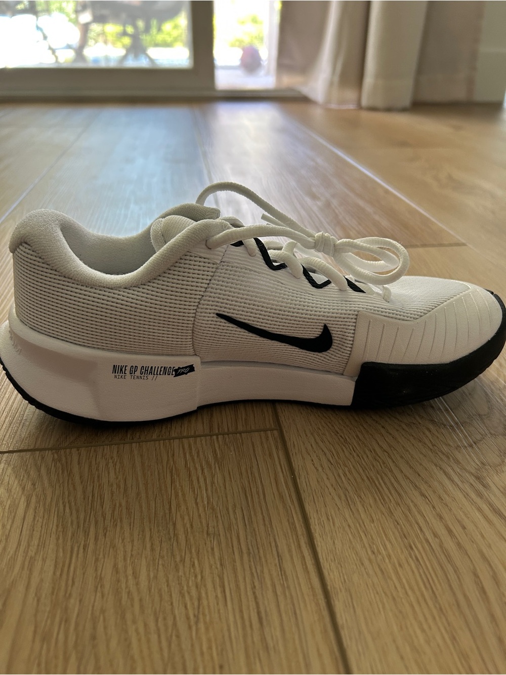 Nike Women’s GP Challenge Pro Tennis Shoes - Picture 4 of 8